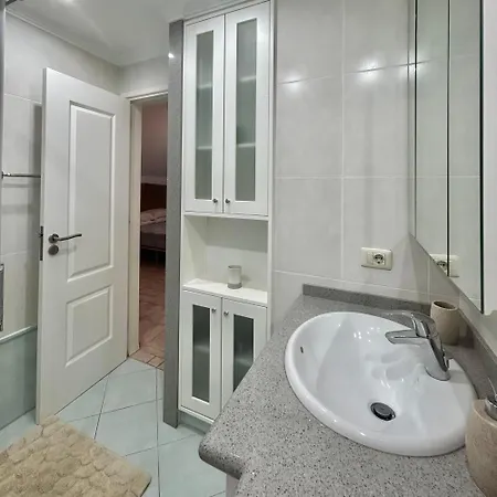 Very Spacious 2 Bed In Castle Harbour C203 * Los Cristianos