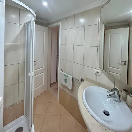 Very Spacious 2 Bed In Castle Harbour C203 * Los Cristianos